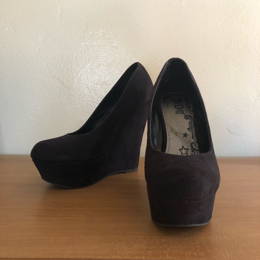 Black Wedges